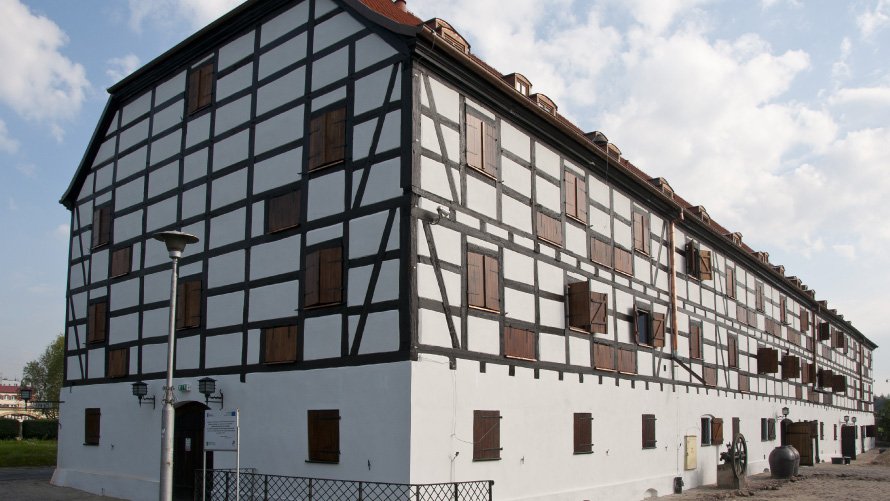 Ocieplenie ścian od wewnątrz płytami Multipor – zabytkowy budynek dawnego spichlerza, obecnie Muzeum Lubuskie w Gorzowie Wielkopolskim