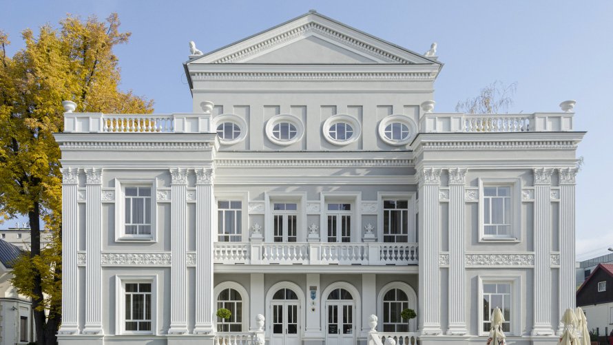 Ocieplenie ścian od wewnątrz płytami Multipor – zabytkowy pałacyk Hueta w Kielcach, obecnie hotel